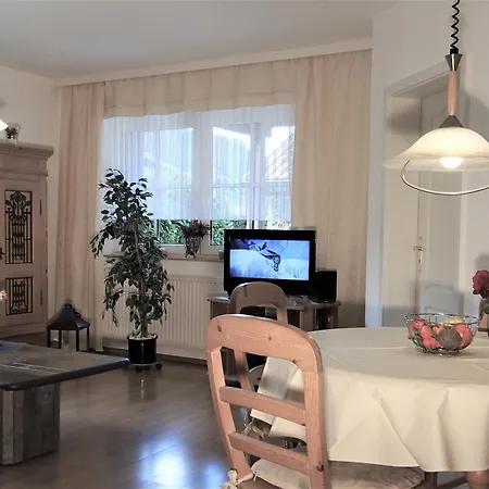 Birkmaase 12 - Kapitaenshaus Jacqueline 4-sterne Komfort Im Eg Links Appartement Zingst